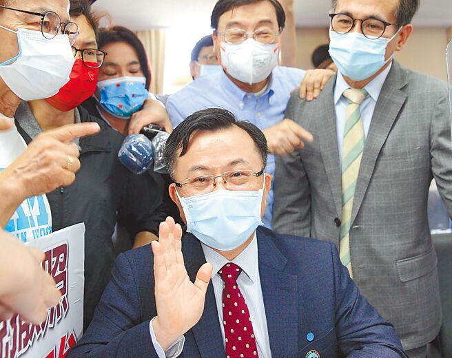 NCC主委陈耀祥（前坐者）。（本报资料照片）