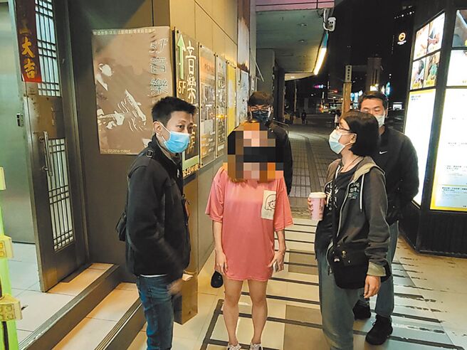 基隆市警局查獲不肖人士轉售快篩試劑圖利，並以違反《醫療器材管理法》查辦。（基隆市警局提供／張志康基隆傳真）