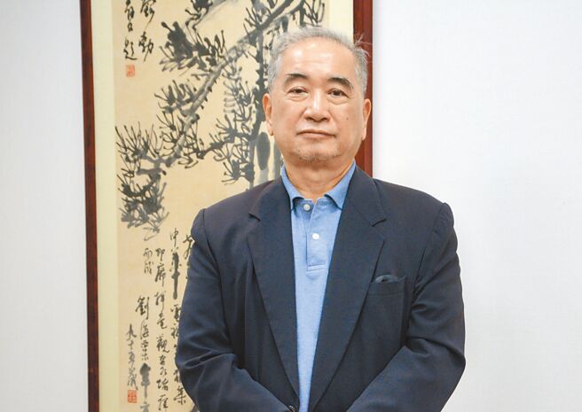 郑自隆昨透露下周还会跟员工一起跑业务。（华视提供）