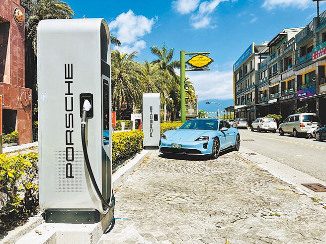 台灣保時捷在雙北、桃園、新竹、台中、高雄、花蓮、屏東、嘉義以及台東設置12處高速充電站，其中最新增加的高速充電站據點，位於台東娜路彎大酒店（見圖），可望進一步優化東部的充電服務。（台灣保時捷提供）