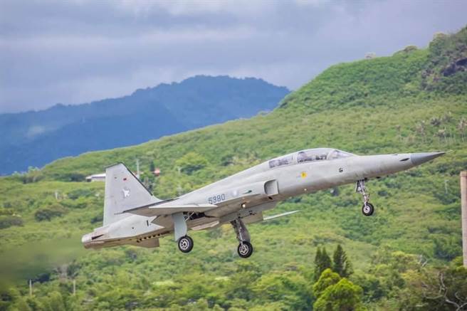 F-5型5380号机，飞行时数破10000小时。摘自空军脸书