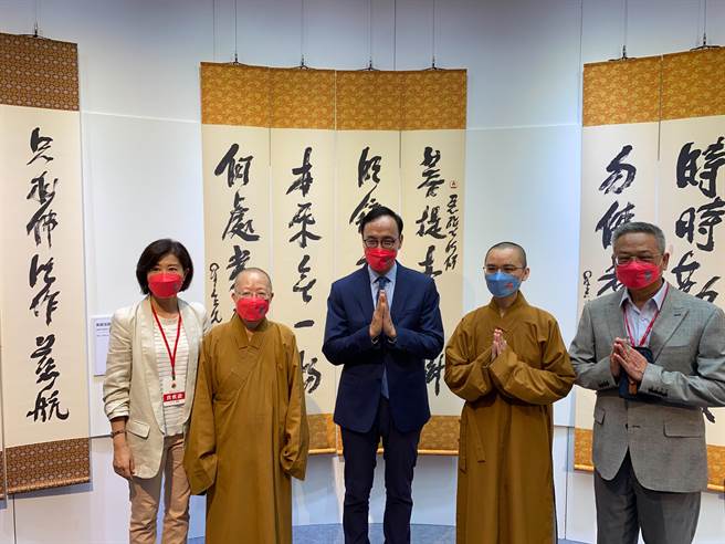 國民黨主席朱立倫今出席「國際蔬食文化節——浴佛祈福法會」。（國民黨提供）