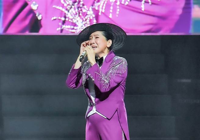 方寧7日在高雄舉辦「歌謠也瘋狂」演唱會。（立派工作室提供）