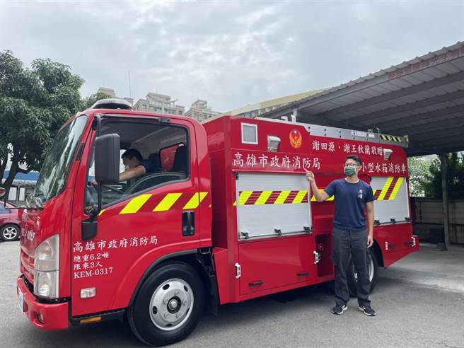 迷你水箱车高不到2.5米，但配备和帮浦都不输大台水箱车。（洪靖宜摄）