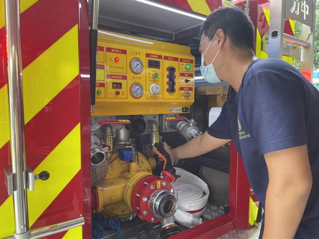 PTO系统可将汽车引擎动力传输到帮浦，快速出水。（洪靖宜摄）