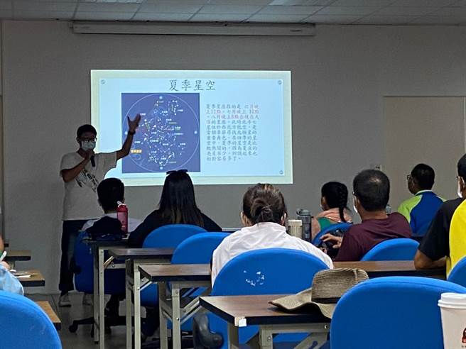 花莲县政府替后疫情时代做准备，持续储备观光量能，今年将于本月23日至7月28日，分别在花莲市及瑞穗乡开设「天文旅游解说培训课程」，邀请对天文有兴趣者一同探索浩瀚的星空。（花莲县政府提供／罗亦晽花莲传真）