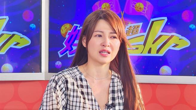 《娛樂超skr》謝京穎call out媽媽講心事，淚灑現場。（民視提供）