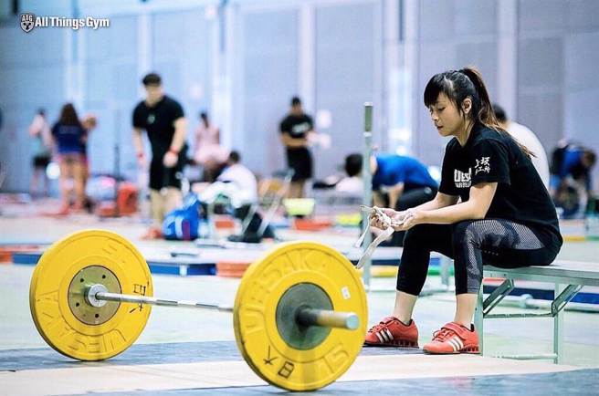 「舉重精靈」方莞靈因確診新冠肺炎，無緣參加2022全大運。（資料照／台灣世界展望會提供）
