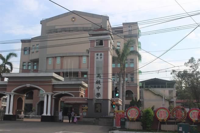 台中市高中以下学校及幼儿园如有确诊个案「确诊前2日内」曾到校上课，全班暂停实体课程3天。（陈淑娥摄）