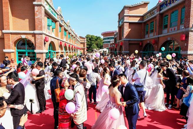 縣府在湖口好客文創園區舉辦集團結婚，都讓新人留下美好回憶，台灣HAKKA好客國際馬拉松賽10月2日將在此開跑。（羅浚濱攝）