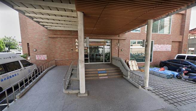 屏東8日新增695例確診也再創新高，為此，屏縣府稍早公布，屏基、屏東醫院9日起啟動防疫門診。（翻攝Google地圖／謝佳潾屏東傳真）