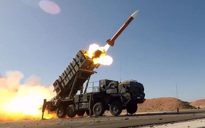 艾斯培的新書提到，川普設想用愛國者飛彈轟炸墨西哥藥物工廠，但愛國者飛彈的本業是打天空的目標，拿來轟炸地點，可能還真沒人思考過。(圖/雷神公司)