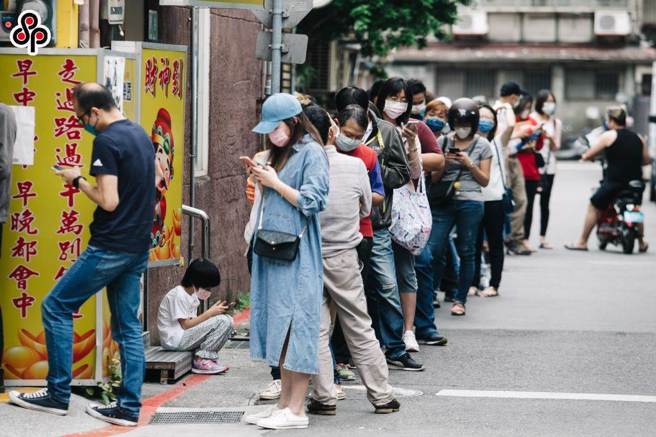 本土疫情延燒，快篩試劑需求大增，一劑難求。（本報系資料照）