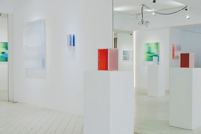 格琳的《渐层》个展在台限地创作打造如同海市蜃楼般的色彩空间。（Bluerider ART提供）