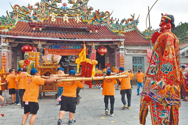 头份市永贞宫四月八妈祖遶境，7日展开。（谢明俊摄）
