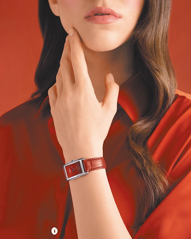 浪琴表多情系列（DolceVita）推出更多鲜艳色彩的腕表作品 。（Longines提供）