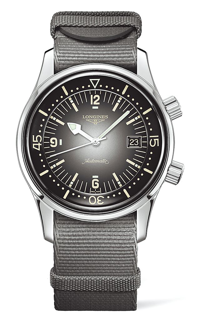 浪琴表 Legend Diver 復刻传奇潜水腕表，42mm，7万8200元。 （Longines提供）