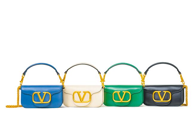 Valentino发表全新的Mini Loco包款，以过往的Loco包款系列外型和皮革再续品牌神话。全新的Mini尺寸包款除了保有VLogo Signature金属标志和双肩带设计外，尺寸也改为更为迷你（见图）的造型。（Valentino提供）