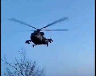 擔心刺針 俄Mi-8直升機超低空掠海飛行