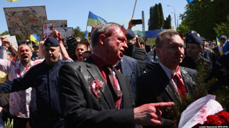 不斷更新》俄駐波蘭大使出席紀念二戰活動 被潑一臉紅漆