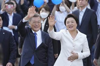 韓總統文在寅離開青瓦台 結束五年總統生涯