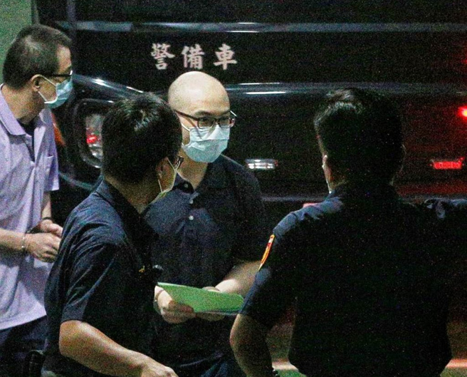 民进党台北市党部评委会前召集人赵映光的儿子赵介佑（中）。（中时资料照）
