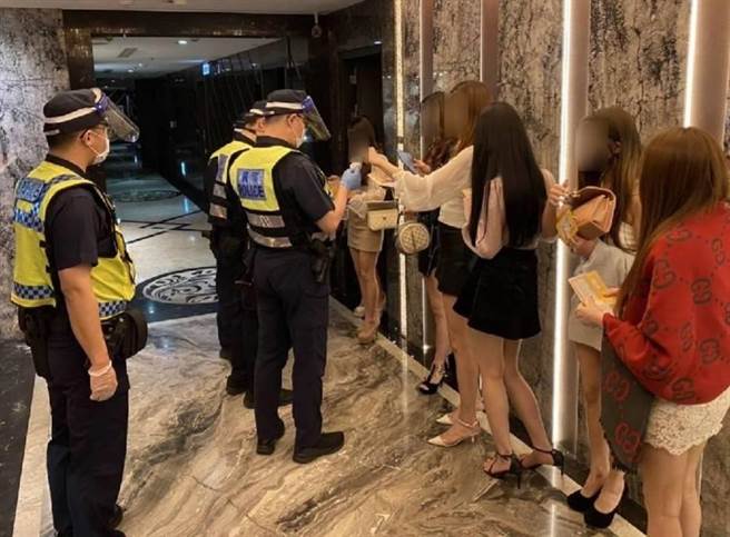 警方針對黑幫常出入的酒店進行掃蕩。（警方提供）