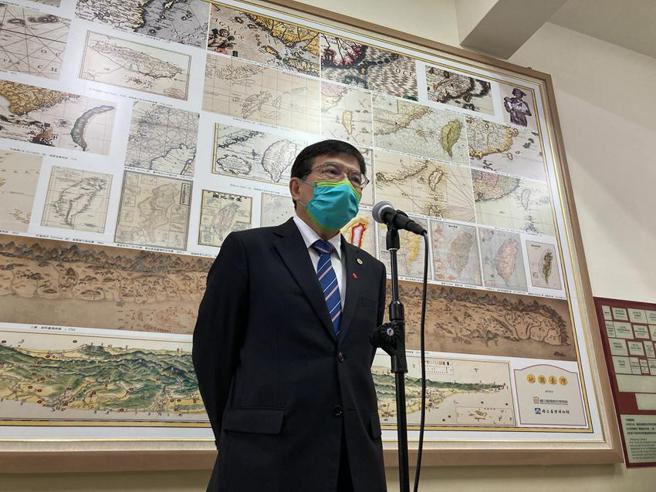 （交通部长王国材9日出席立法院交委会，并于会前受访。图／曹悦华）