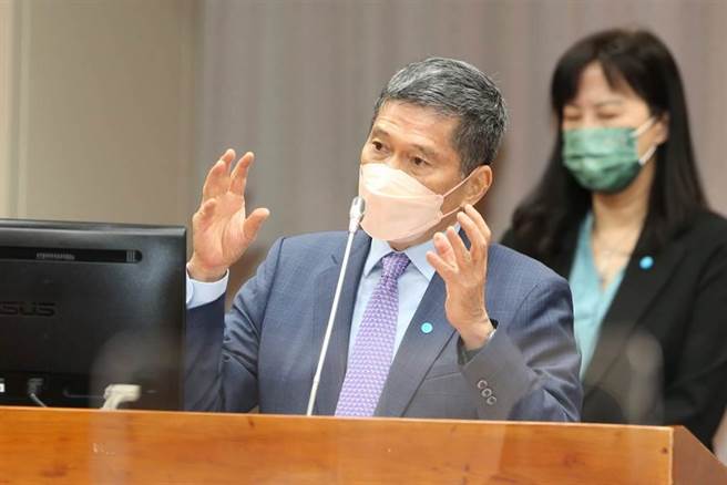 面对疫情衝击，许多节目停演，文化部今日表示，将再推「受疫情影响表演艺术事业营运补助」。图为文化部长李永得。（杜宜谙摄，本报资料照片）