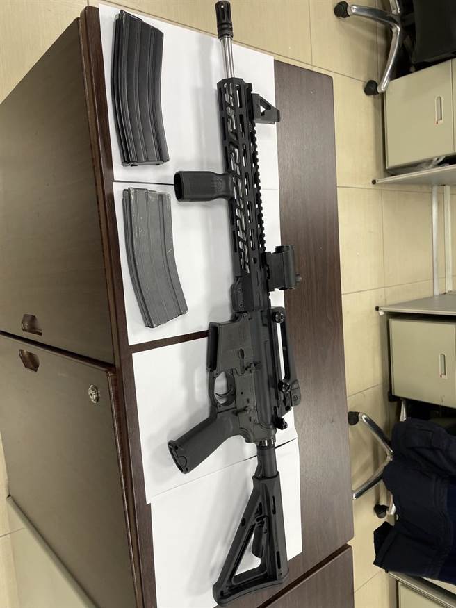 東港清晨傳槍響，警方堅壁清野奏效，歹徒自行攜槍投案。(警方提供)