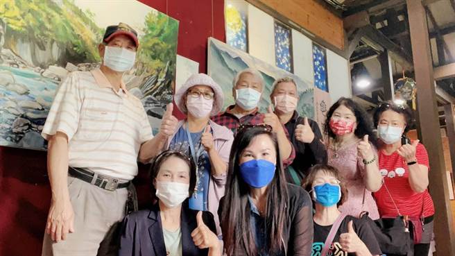 「走画臺3＋9客家情—赖世荣水彩油画创作展」，即日起在花莲玉里客家生活馆展出。（赖世荣提供）