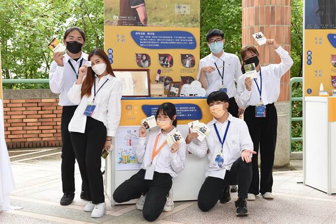 今年展出4部紀錄片、3部劇情片、2個新媒體複合式網站、2本平面雜誌、2篇劇本、2本論文及電視新聞專題與電視節目等17組作品。（靜宜大學提供）