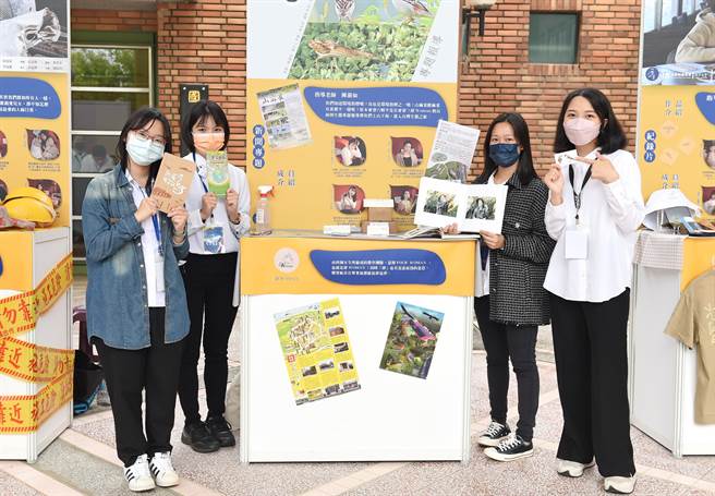 「一寸之步」畢展題材涵蓋人文暨生態環境、社區再造、疫情中的行業樣貌、原住民教育、電競產業、兩岸第三文化與社群媒體交流等。（靜宜大學提供）