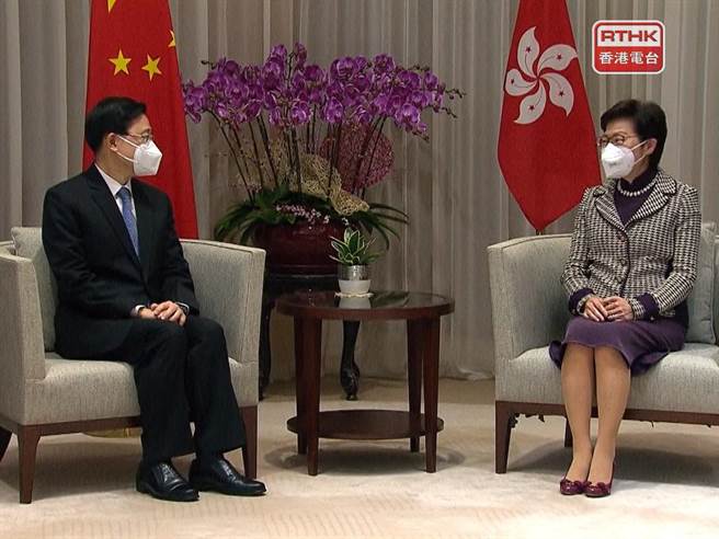 林郑月娥今早与李家超会面。（图／摘自香港电台）