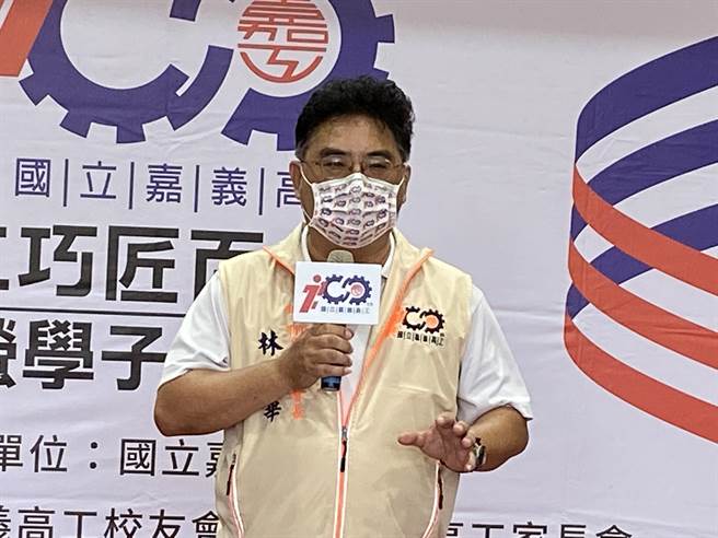 家长会长林怡华表示，嘉工人推动工业齿轮无限循环，持续往前衝。（廖素慧摄）