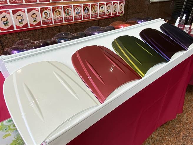 嘉义高工汽车科展示汽车涂装技术。（廖素慧摄）