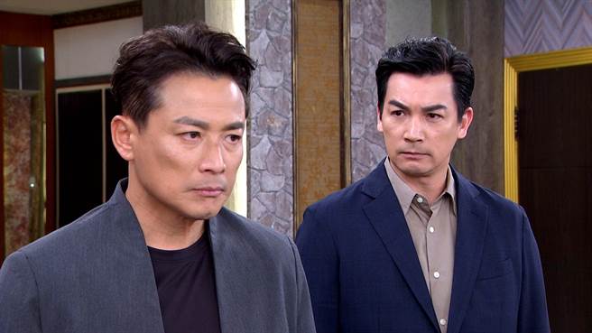 《一家团圆》演员陆续确诊后，江宏恩（左）伊正的戏份也跟着加重。（三立提供）