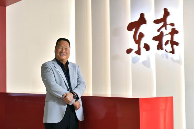 （東森購物網9日宣布，前四個月每股稅後盈餘為5.96元，再創同期新高。圖為東森集團總裁王令麟。圖／東森購物網提供）