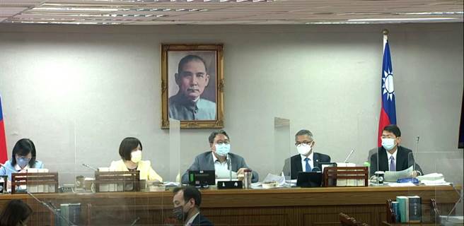 立法院初審通過新進公務人員退撫新制 明年七月實施。（取自立法院直播畫面）