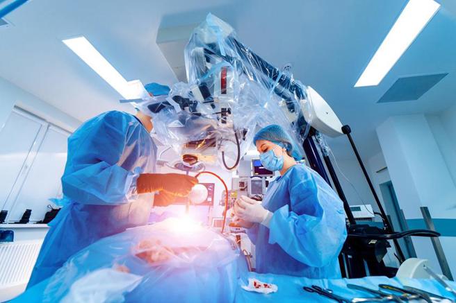 （鼎基北美分公司主导的微创机械手臂无菌保护套产品经客户严格认证后，将迎来快速成长的阶段。图／鼎基提供）