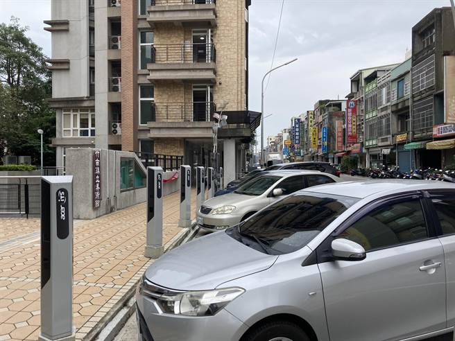 竹南镇将有362个智慧停车格。（李京升摄）