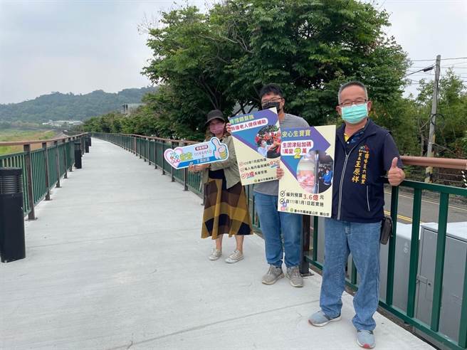 雾峰区六股里长王原祥表示，新完工921地震园区前的乾溪自行车道路面老旧破损，为维护使用品质，向观旅局争取经费，市府已重新铺设完成。（雾峰区公所提供／卢金足台中传真）