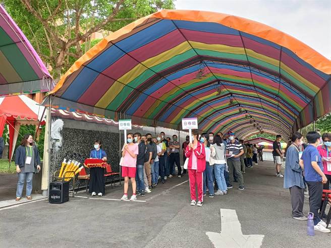 111年国中教育会考将21、22日办理，闱场试务人员9日下午入闱。（陈淑娥摄）