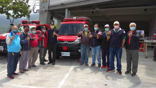 沙鹿区「紫云宫」捐赠价值约196万元的消防警备车及救难器材等。（台中市消防局提供）