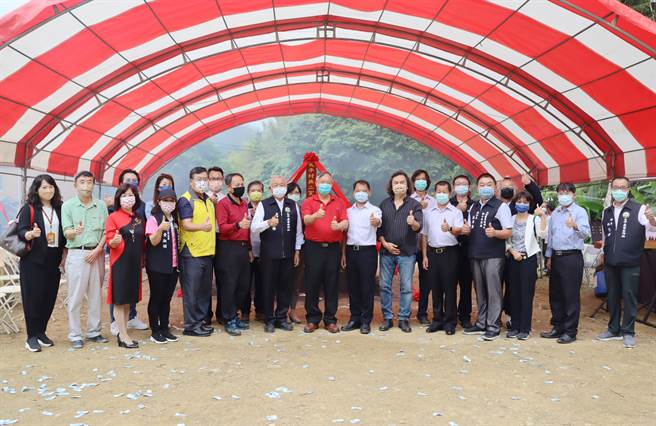 由艺术家王文志主导设计的「无二窑」，完工后除具艺术意象，也提供艺术家进驻烧窑、制陶，让梅山太平不只有云梯，更形成艺术园区。（吕妍庭摄）