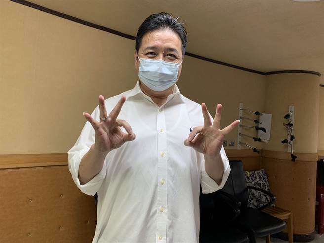 染疫議員林金結解隔即到議會報到 籲正視隔離期亂象。（葉德正攝）