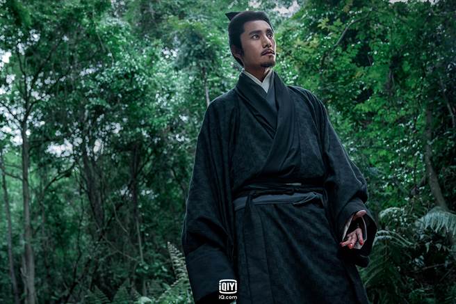 陈坤饰演陈恭，为曹魏天水郡的主簿，但实为蜀汉军情系统司闻曹打入曹魏的王牌间谍。（爱奇艺国际站提供）