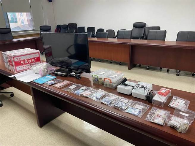 今年截至目前彰化共取締32件非法賭博案件，就有職業賭場專門供移工及外配賭博。(警方提供／吳建輝彰化傳真)