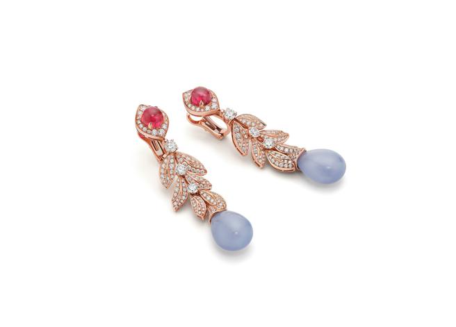 宝格丽Barocko 系列顶级彩宝与钻石耳环，330万5000元 。（BVLGARI提供）
