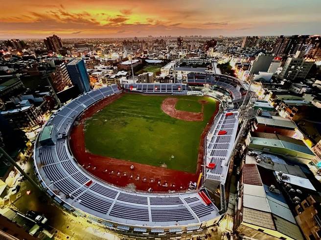 新竹市长林智坚将于11日在市议会作施政报告，他表示，近8年来他以「以人为本、相信专业、公大于私」3大关键，解锁新竹数十年多项建设的不可能，其中新竹市立棒球场整建后，将于7月重新启用。（新竹市政府提供／陈育贤新竹传真）